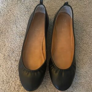 Women’s black flats